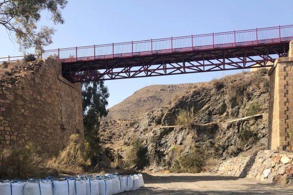 El Camino Natural Vía Verde Lucainena de las Torres-Agua Amarga recupera su trazado original por el puente de La Rafaela